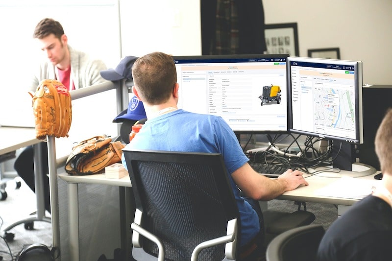 Employee on a computer uses device management software