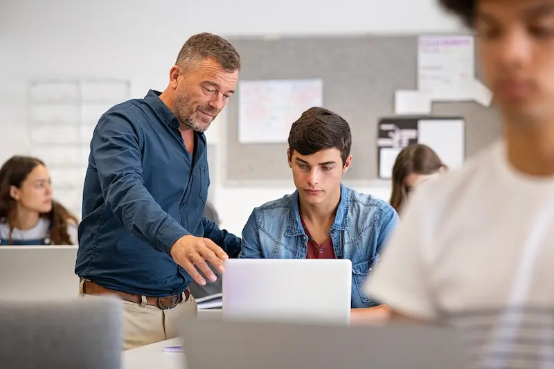 Software de Gestión de Activos Escuelas: Gestiona eficazmente los equipos informáticos nuevos y existentes