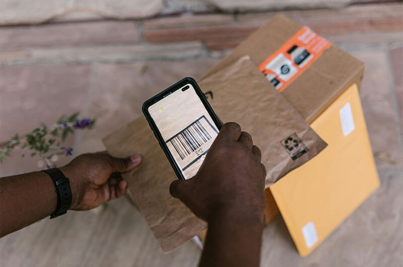 Barcode inventory system being used in parcel delivery