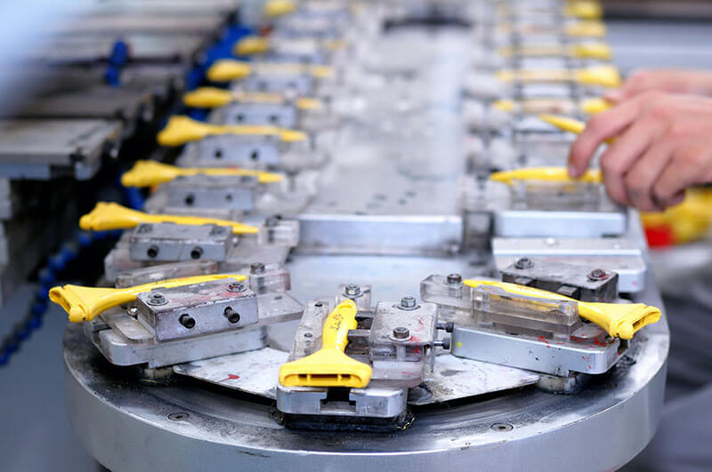 production-razors-in-factory-efficiency