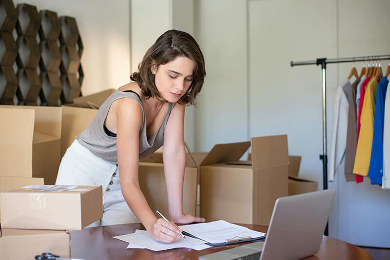 woman-calculating-start-of-inventory