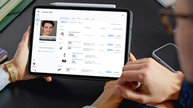 Écrans qui montrent le logiciel de gestion des outils Timly