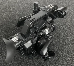 Cámara profesional con etiqueta QR utilizada en DER SPIEGEL.