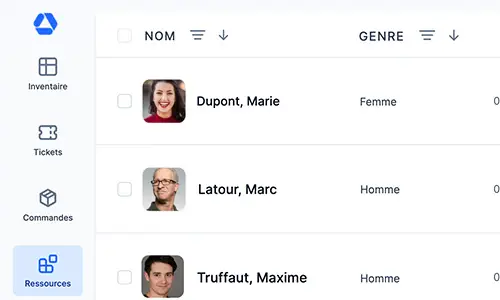 L'image montre une capture du logiciel Timly, spécifiquement de sa fonctionnalité de gestion des compétences et des formations.