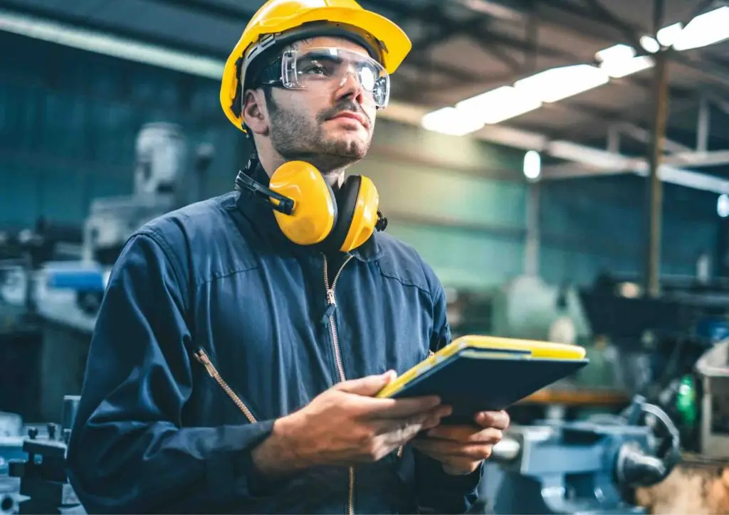 Employee keep track of Total Productive Maintenance with software from Timly